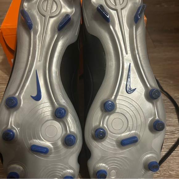 Men’s Nike Tiempo Legend 10 Club multi ground cleats 11 gently used main image 8